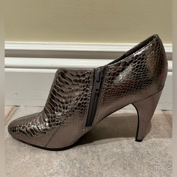 Silver Sam Edelman booties, Size 9.5 - Picture 4 of 10